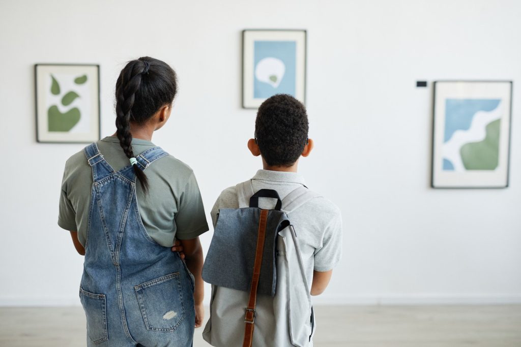 kids at art museum